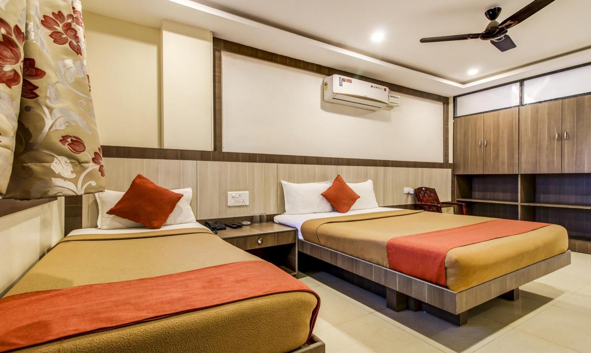 Hotel Neem Tree Hyderabad Airport Шамшабад Екстериор снимка