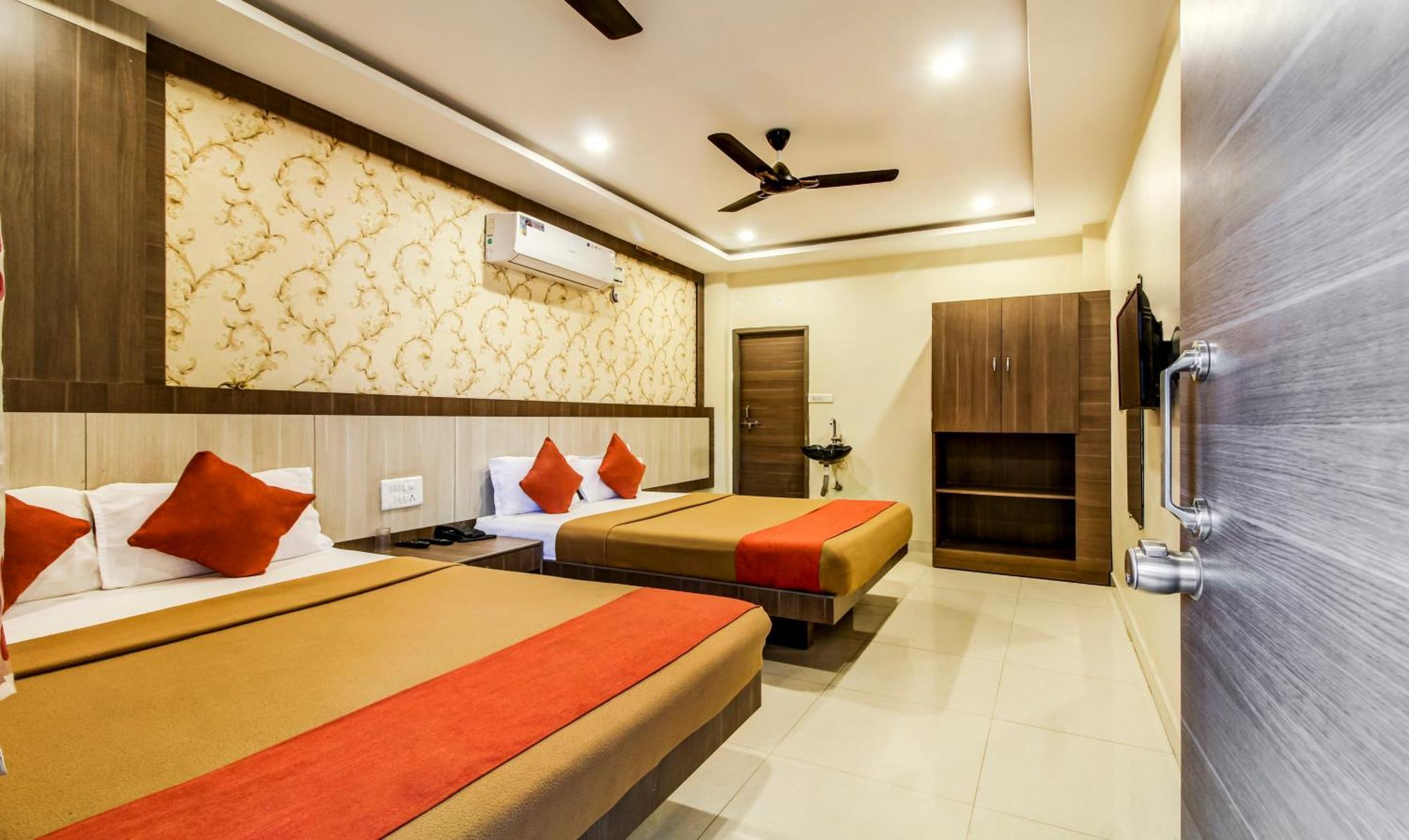Hotel Neem Tree Hyderabad Airport Шамшабад Екстериор снимка