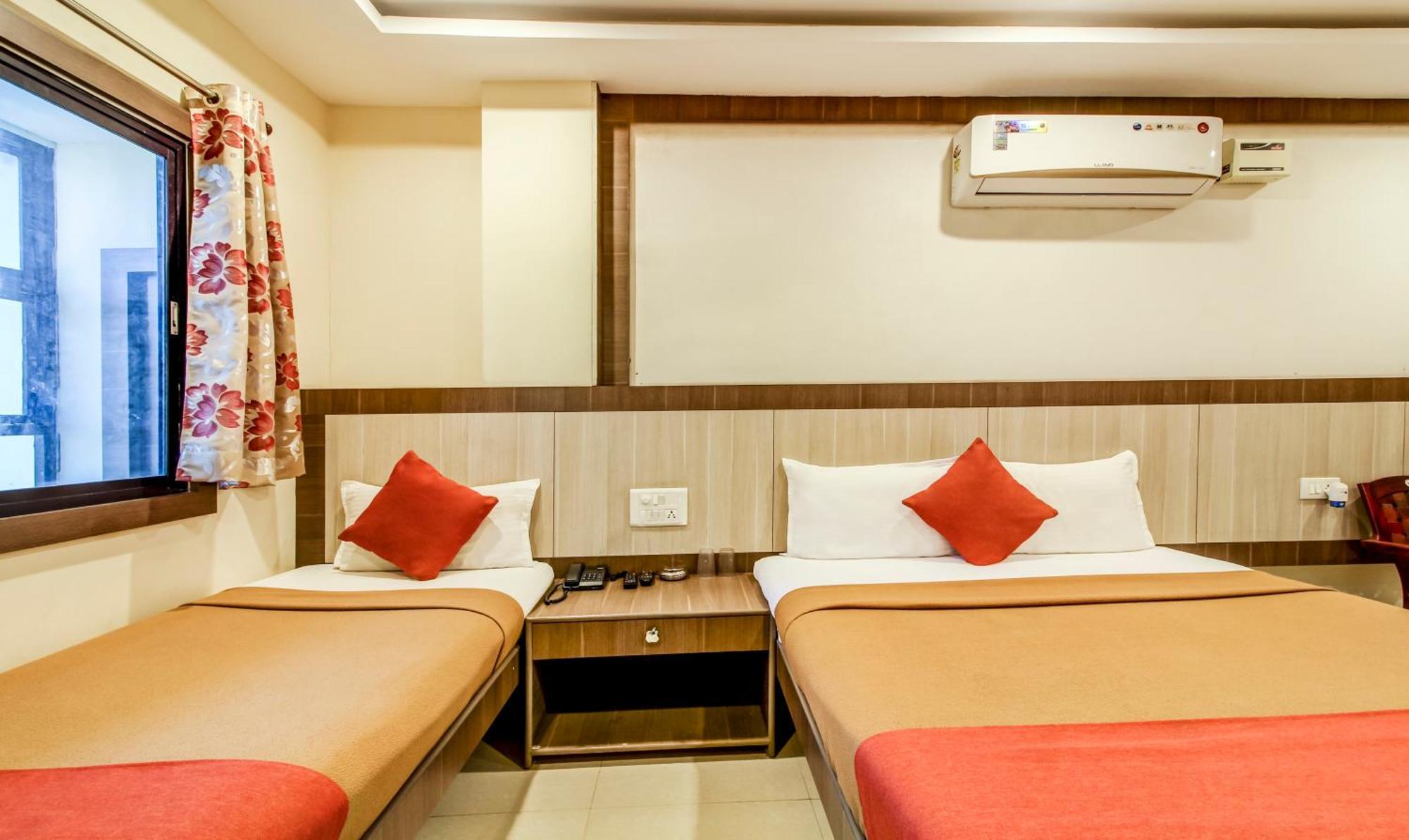 Hotel Neem Tree Hyderabad Airport Шамшабад Екстериор снимка