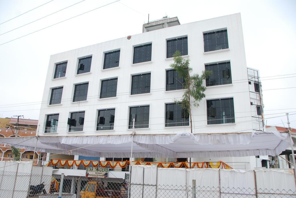 Hotel Neem Tree Hyderabad Airport Шамшабад Екстериор снимка