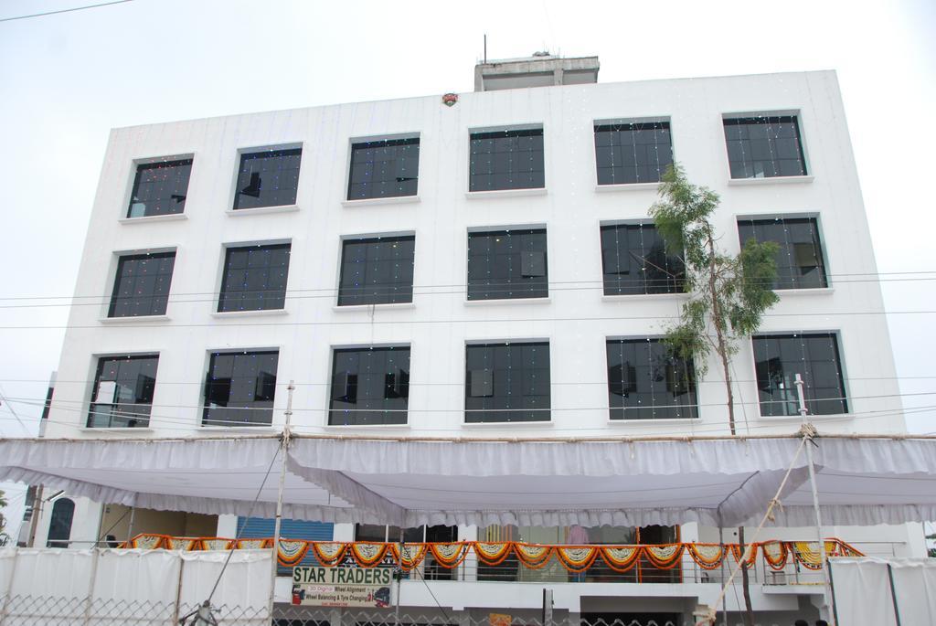 Hotel Neem Tree Hyderabad Airport Шамшабад Екстериор снимка