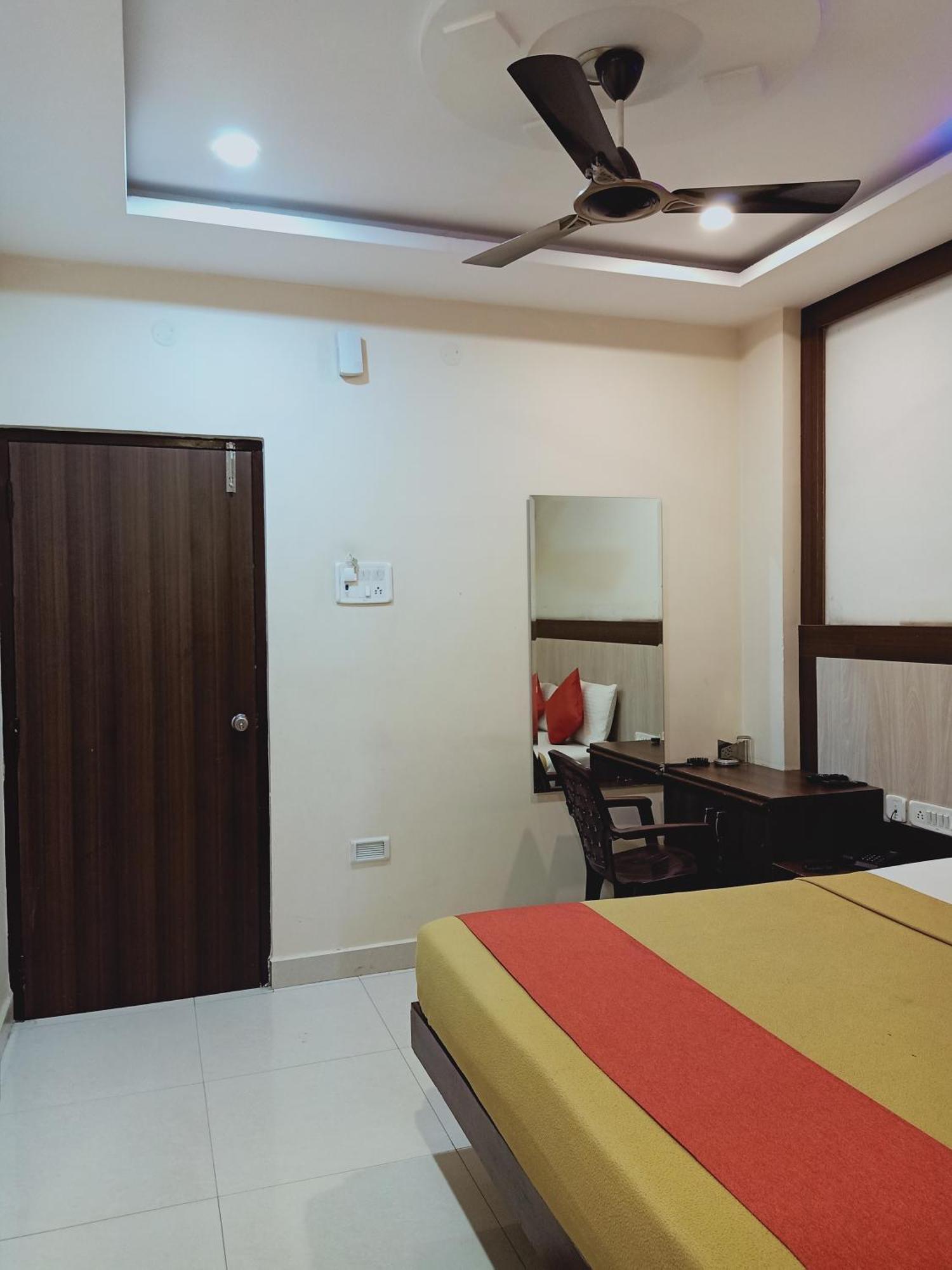 Hotel Neem Tree Hyderabad Airport Шамшабад Екстериор снимка