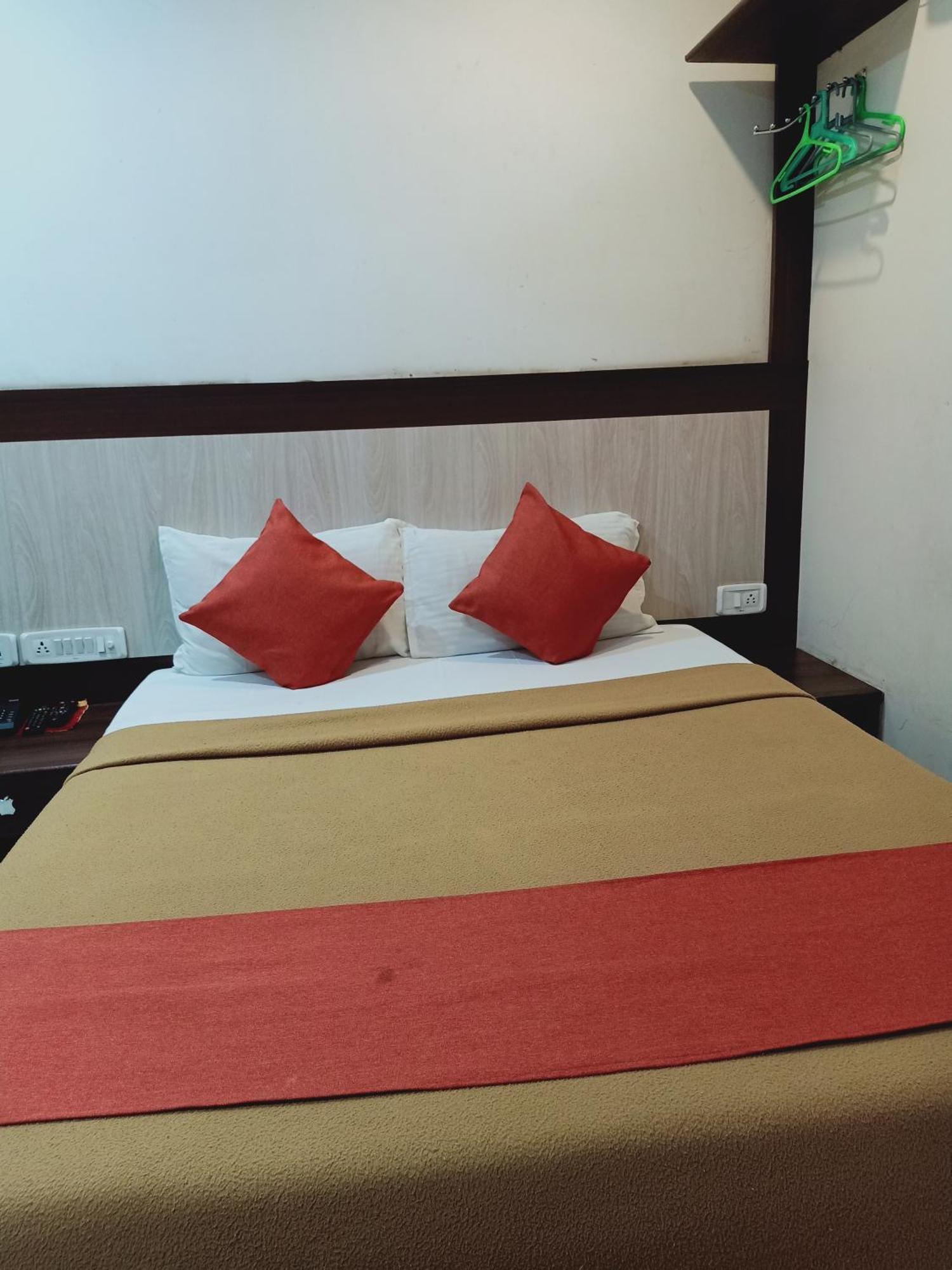 Hotel Neem Tree Hyderabad Airport Шамшабад Екстериор снимка