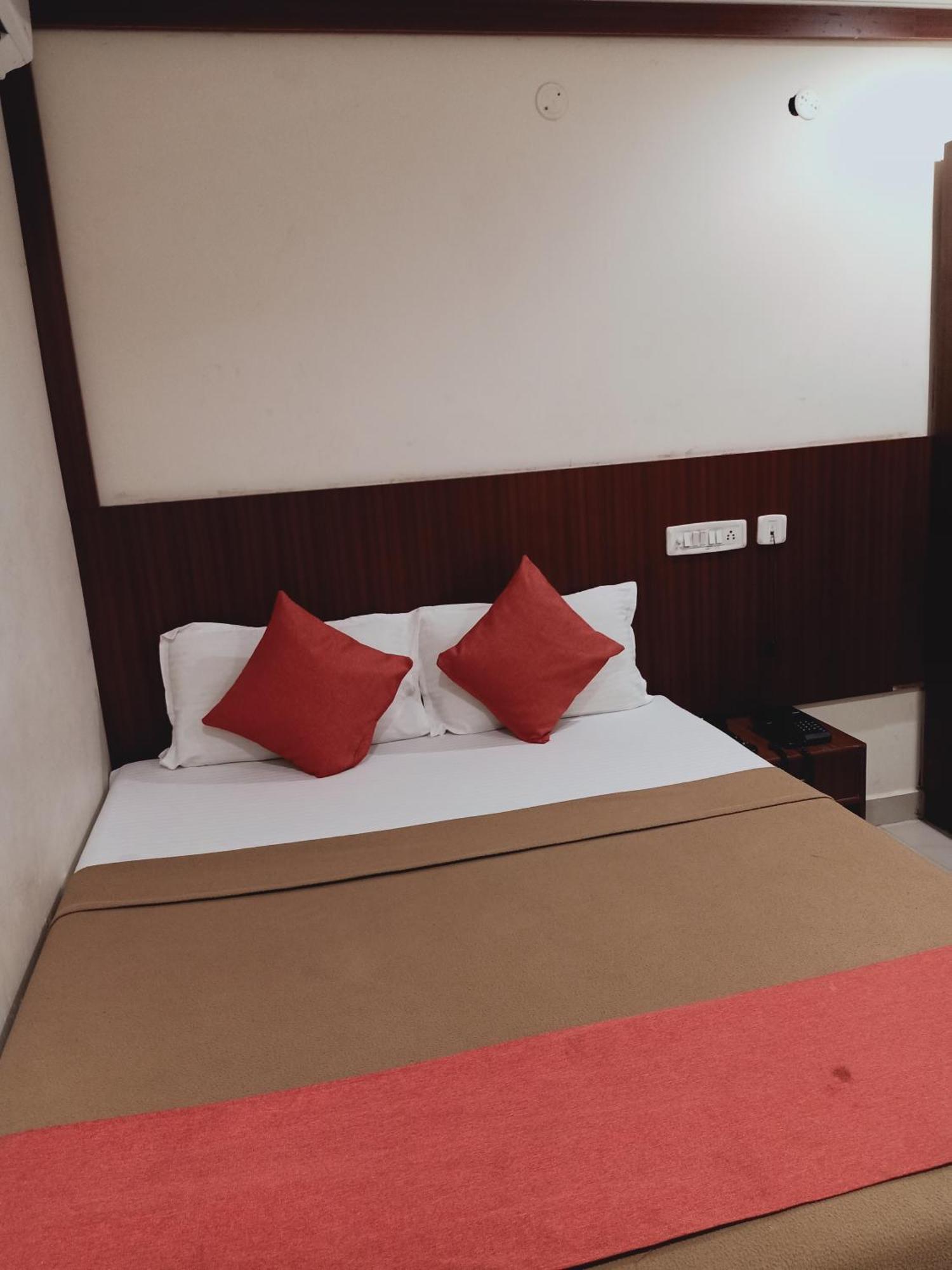 Hotel Neem Tree Hyderabad Airport Шамшабад Екстериор снимка