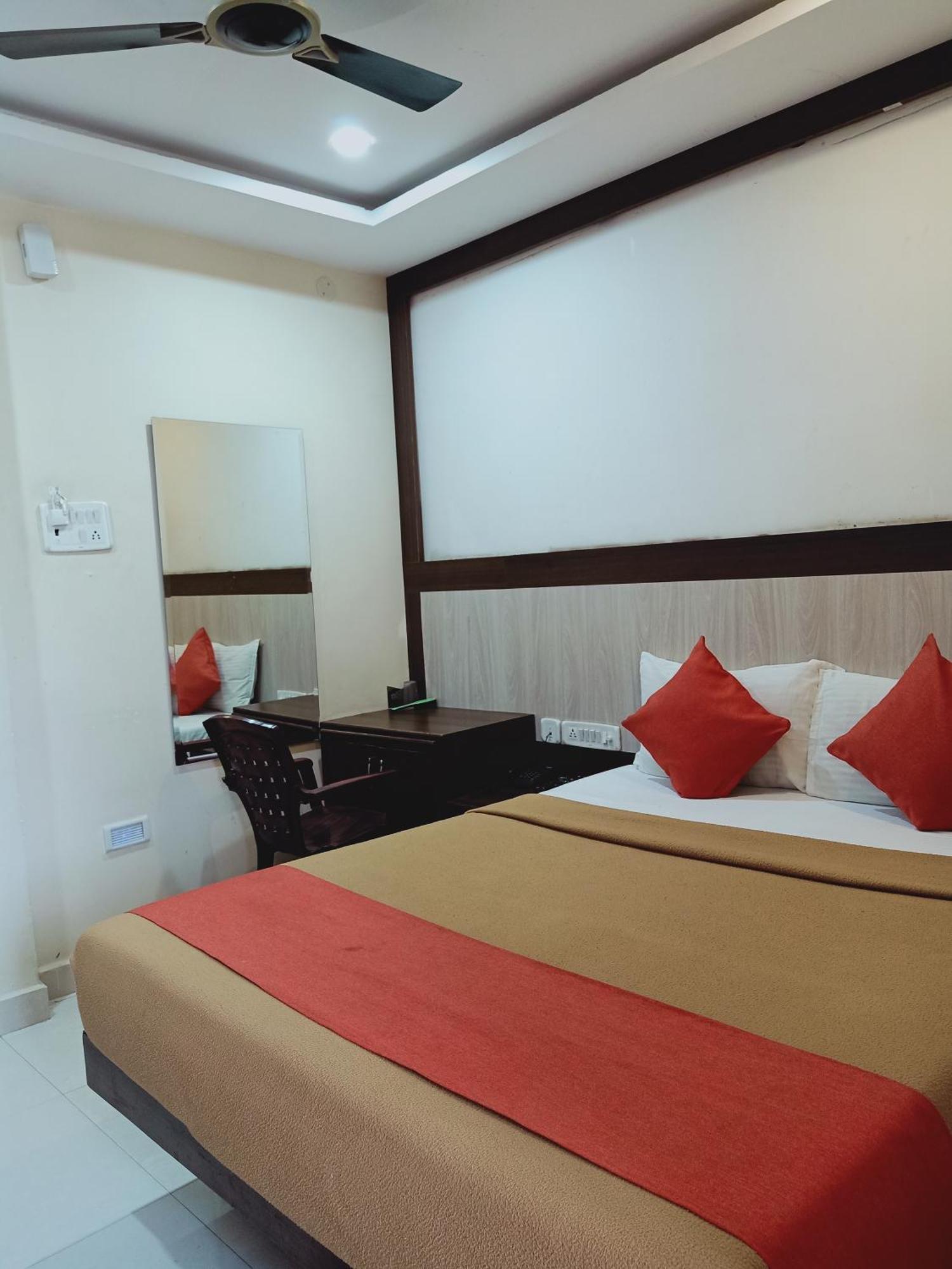 Hotel Neem Tree Hyderabad Airport Шамшабад Екстериор снимка