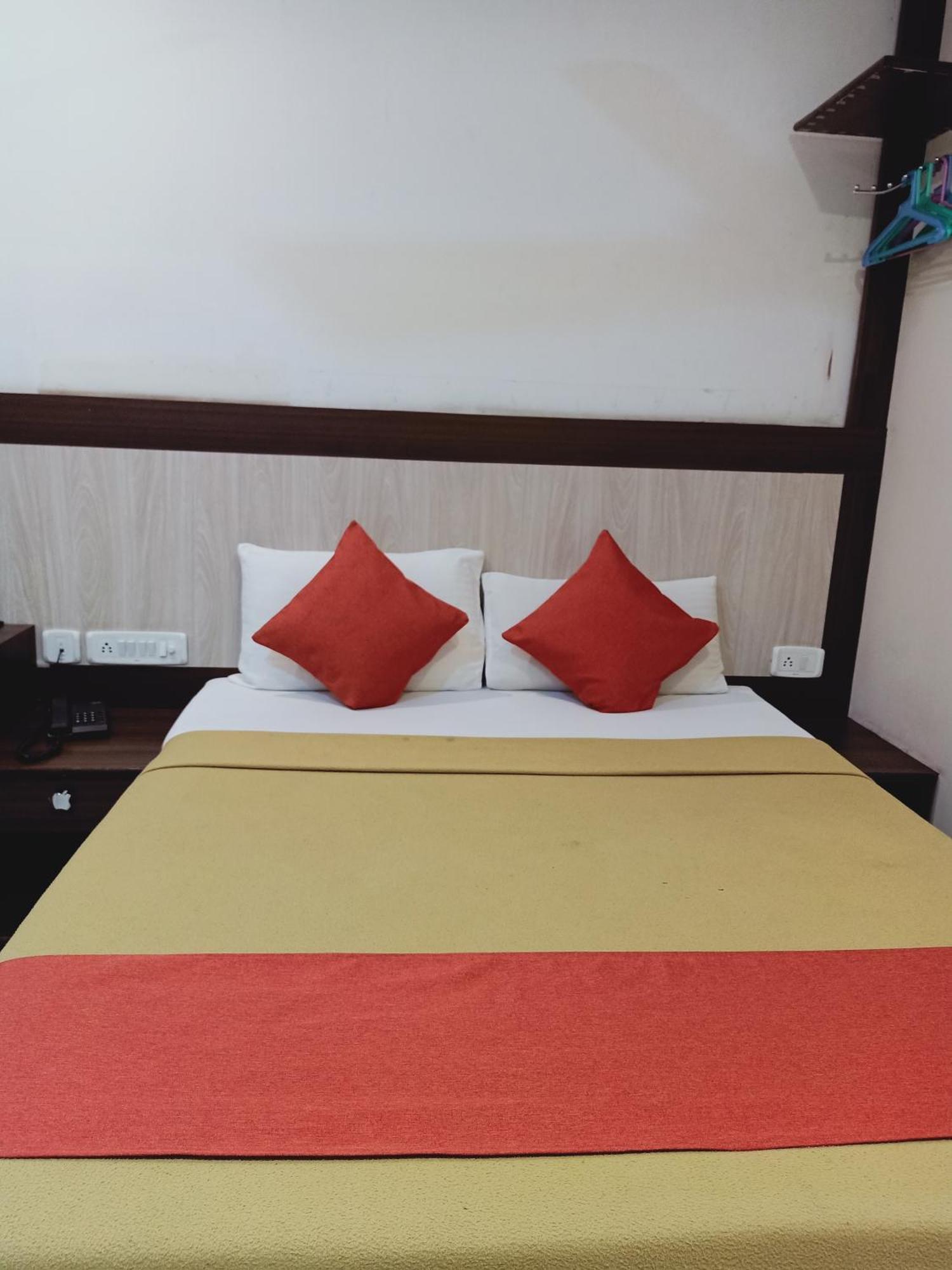 Hotel Neem Tree Hyderabad Airport Шамшабад Екстериор снимка
