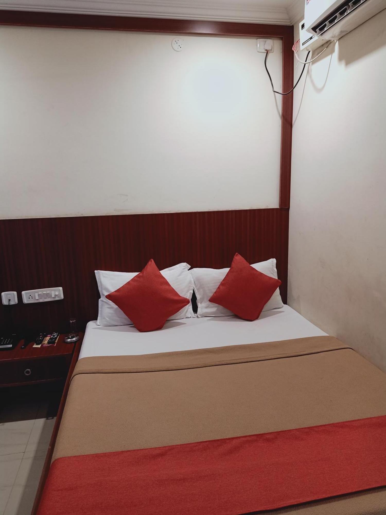Hotel Neem Tree Hyderabad Airport Шамшабад Екстериор снимка