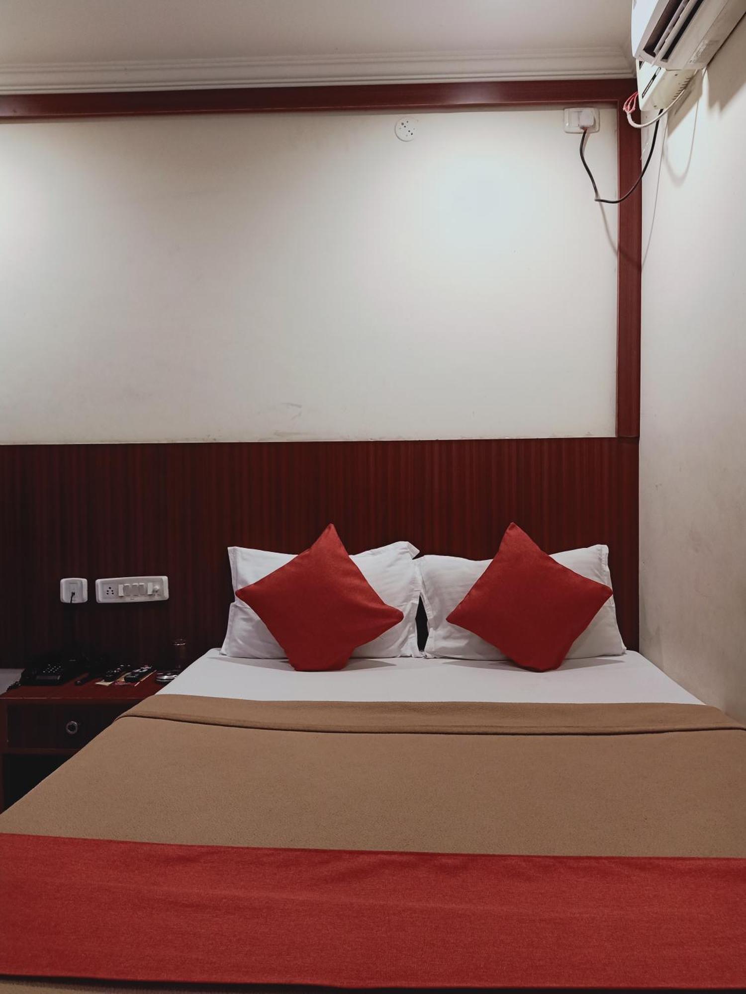 Hotel Neem Tree Hyderabad Airport Шамшабад Екстериор снимка