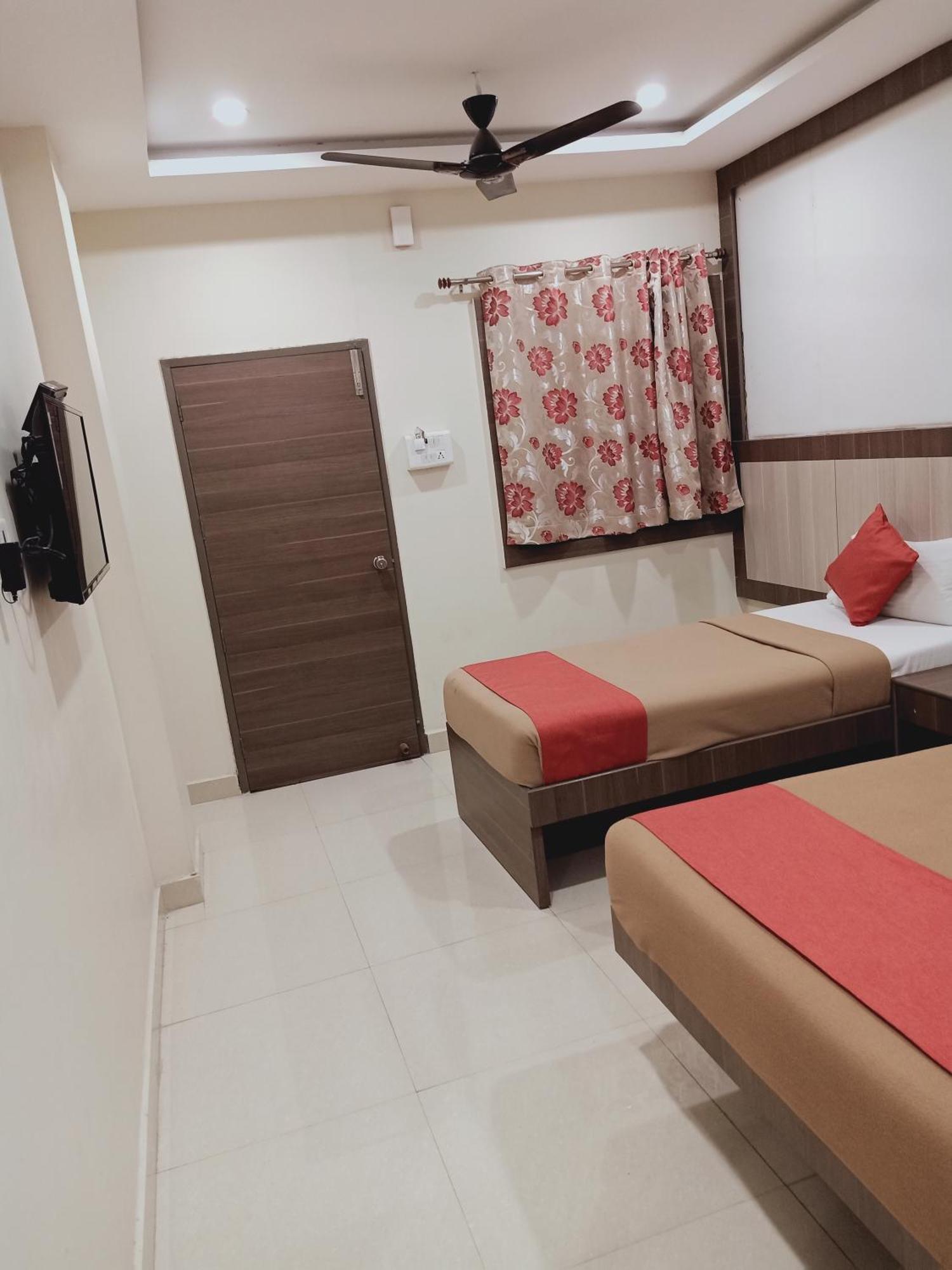 Hotel Neem Tree Hyderabad Airport Шамшабад Екстериор снимка