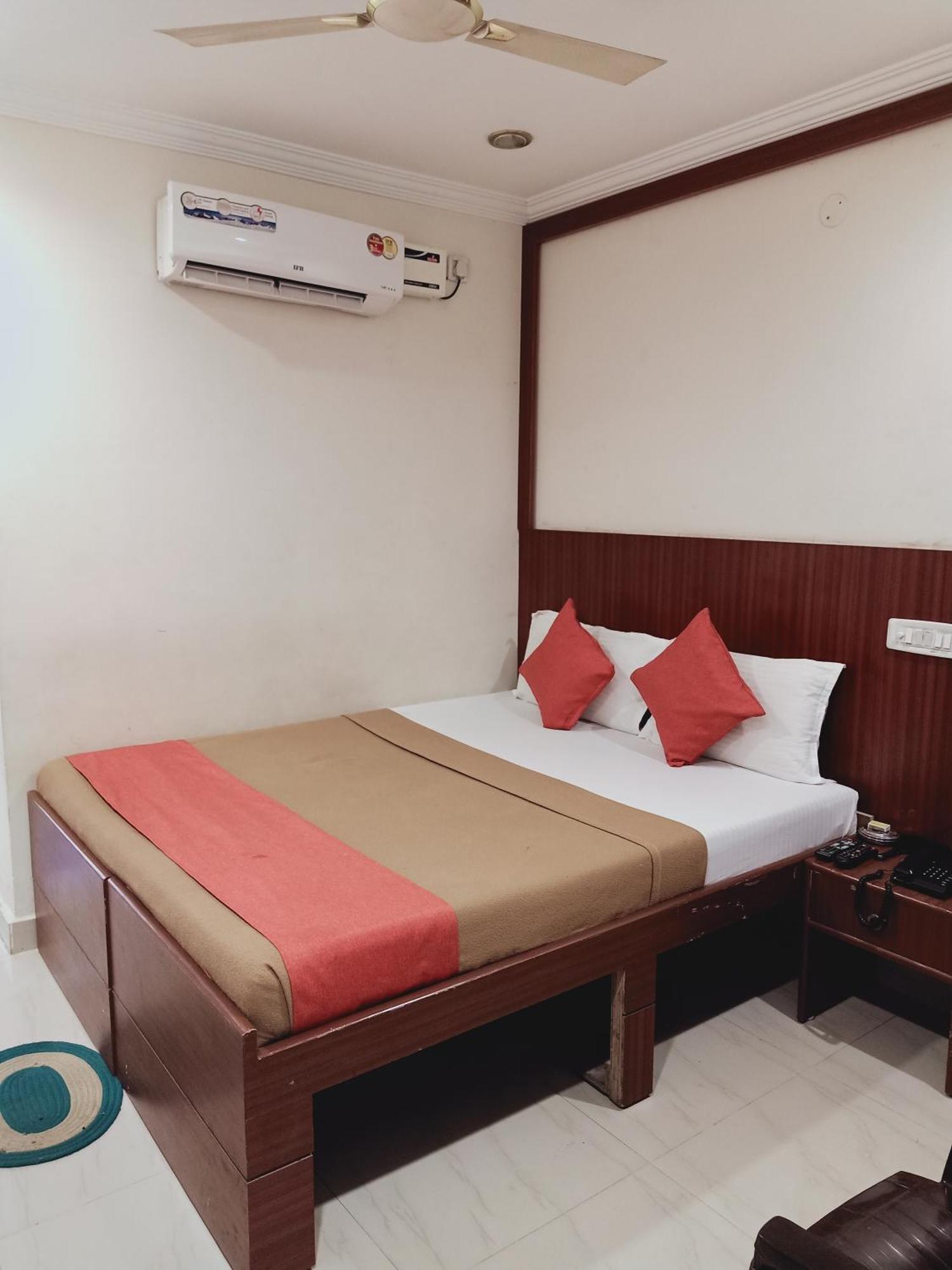 Hotel Neem Tree Hyderabad Airport Шамшабад Екстериор снимка
