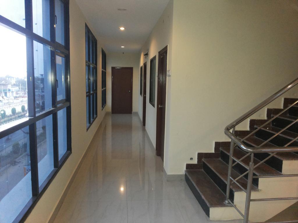 Hotel Neem Tree Hyderabad Airport Шамшабад Екстериор снимка